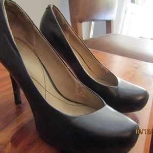 SOL Black Round Toe Pumps